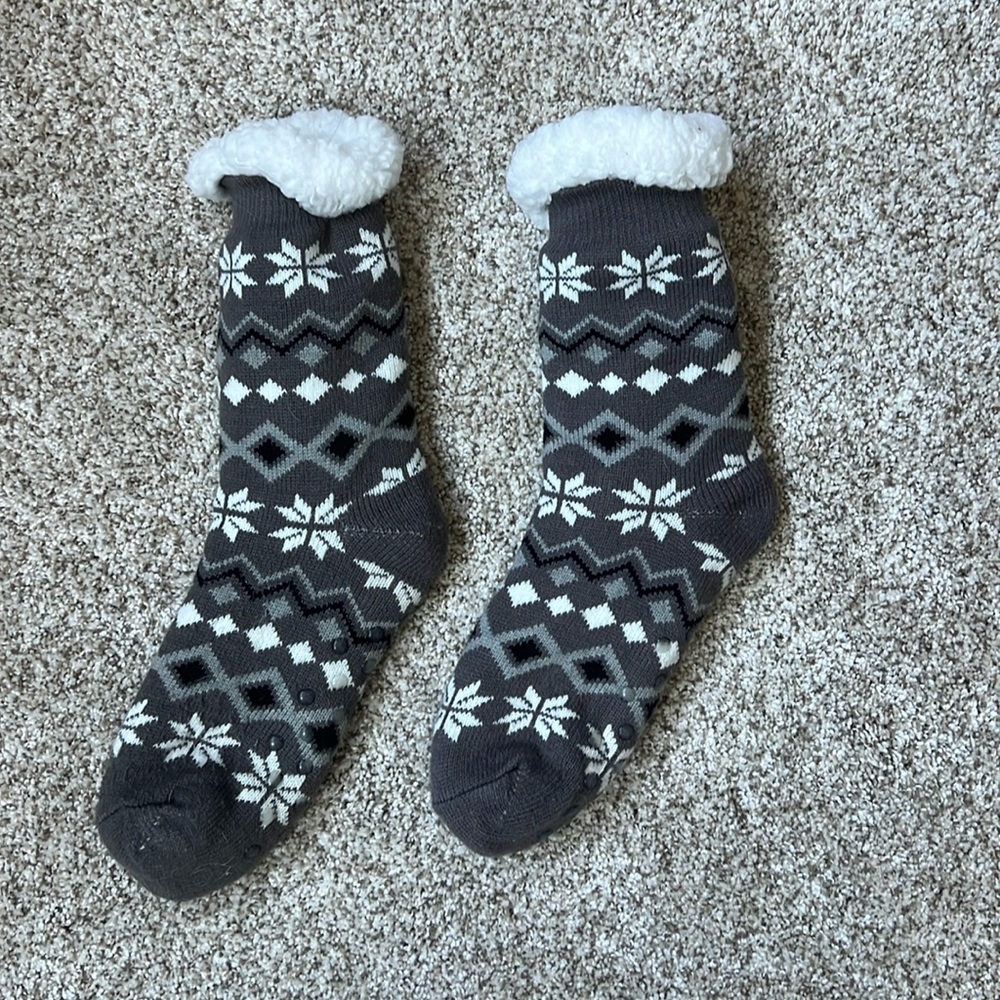 NWOT lined non-slip sock slippers
